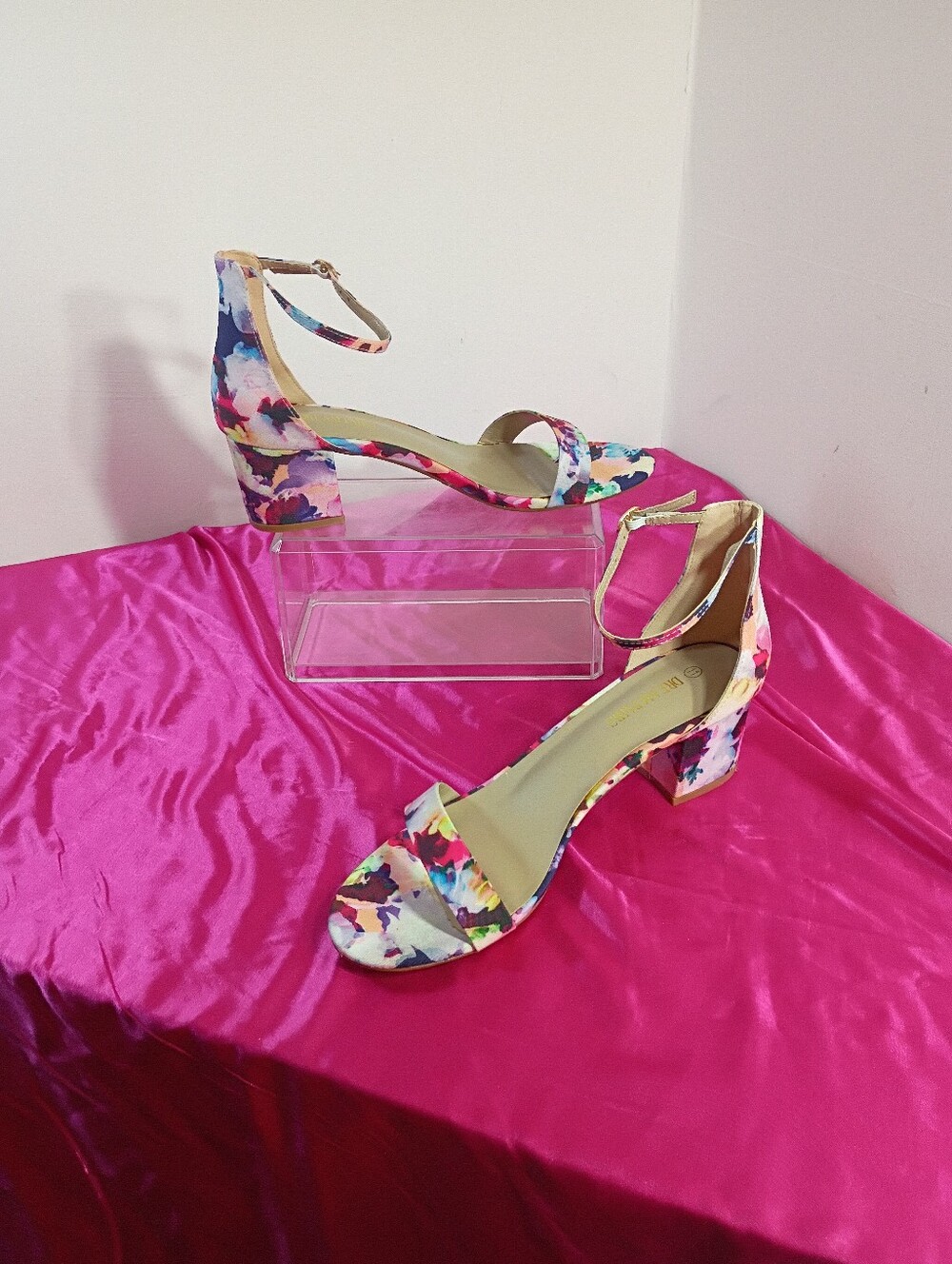 DREAM PAIRS Women's SZ 11 Low Chunky Heel Sandals Open Toe Ankle Strap Floral.